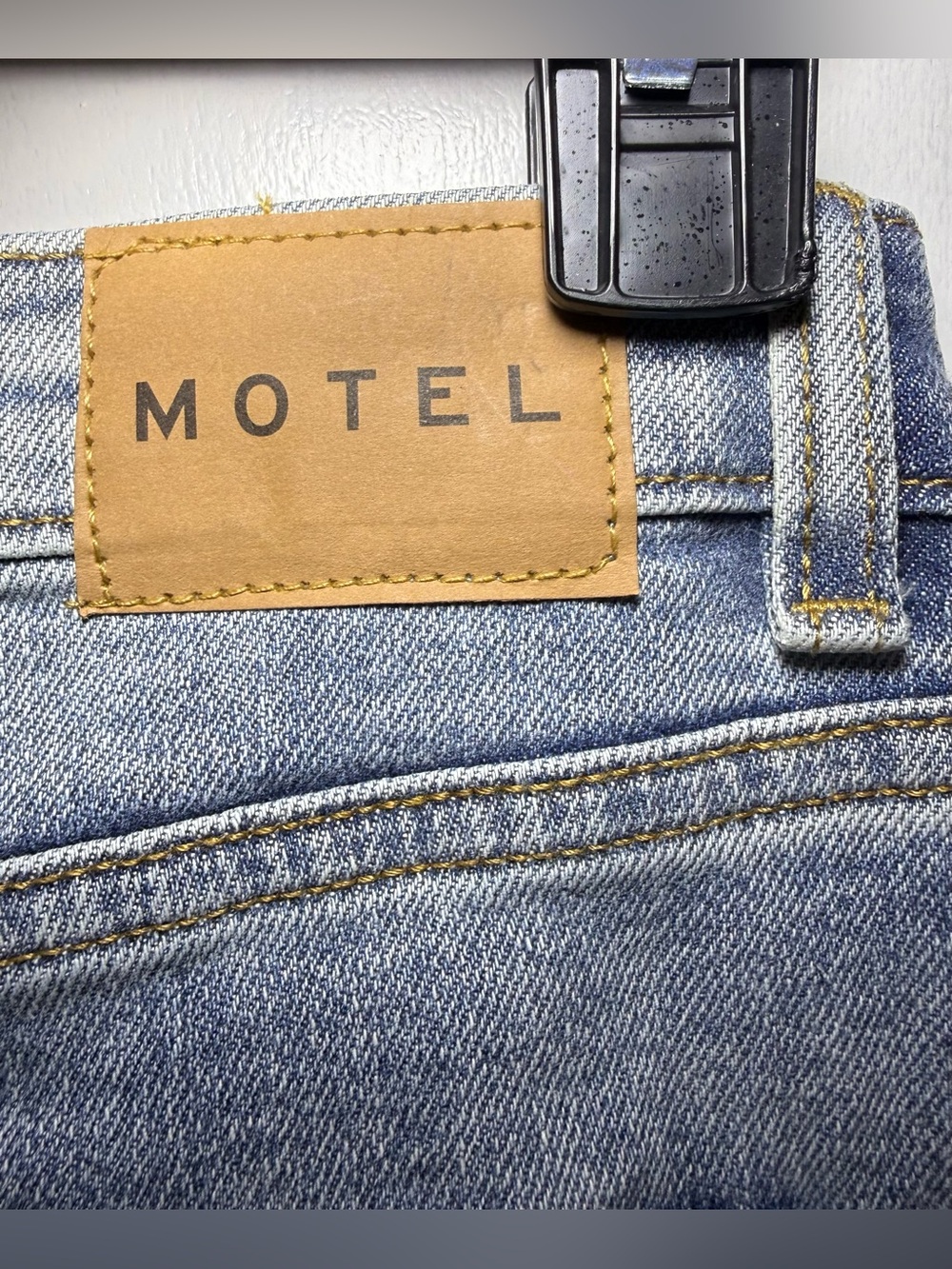 Motel Women's Light Wash Bootcut Slit Leg Frayed Design Denim Jeans Size XS - Picture 5 of 9